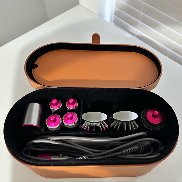 Dyson Airwrap - Picture 1 of 3